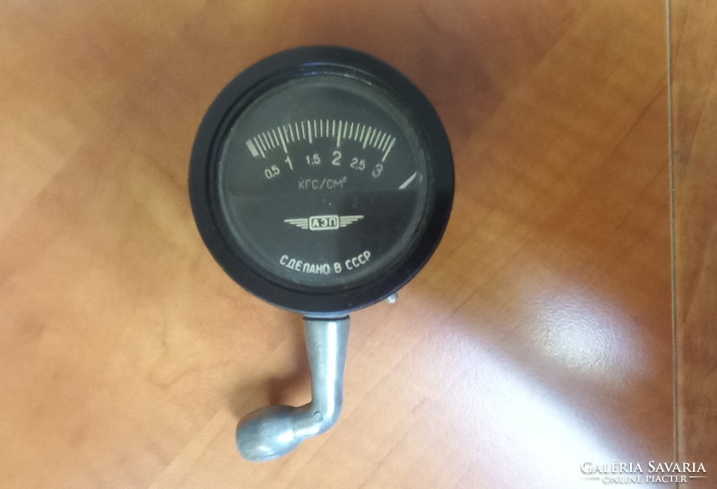 Original Soviet Zhiguli pressure gauge