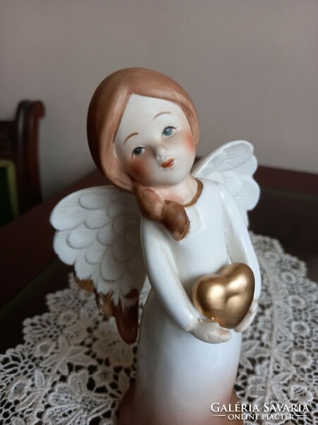 Bájos porcelán angyal
