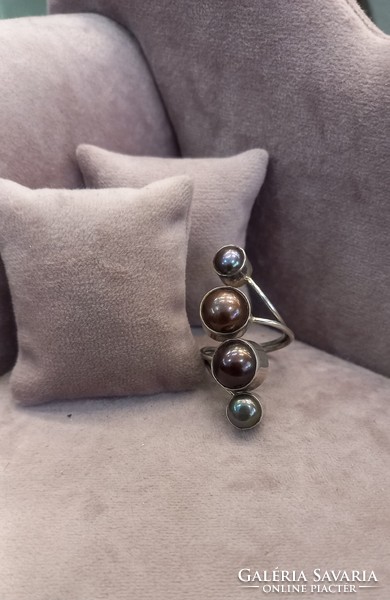 Silver ring with pearls