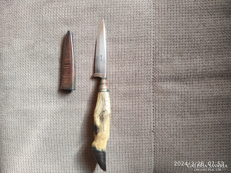 Hunting bull with fawn handle