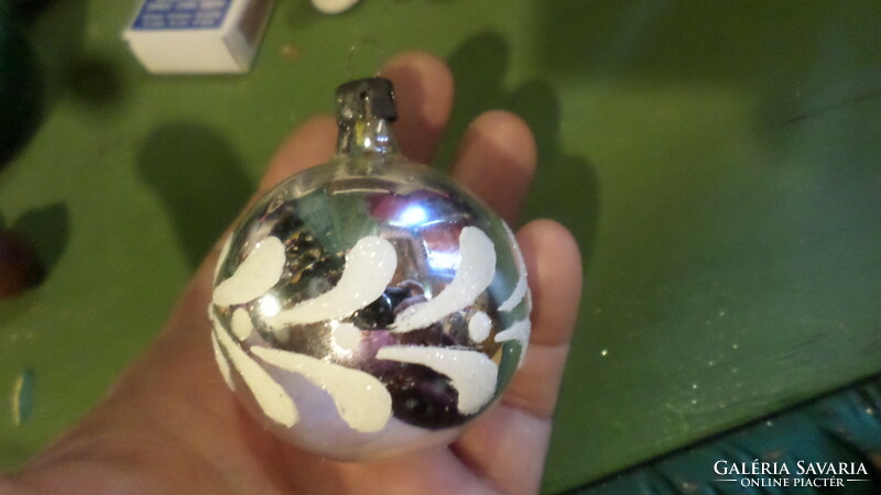 Retro glass Christmas tree decoration in basically good condition. About 5 cm sphere with a dark pattern.