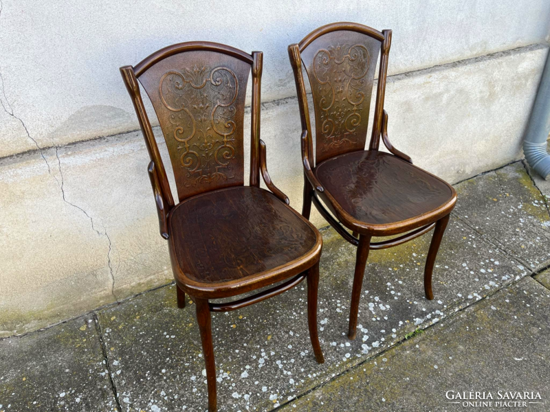 Beautiful antique Viennese Thonet chairs renovated in pairs.