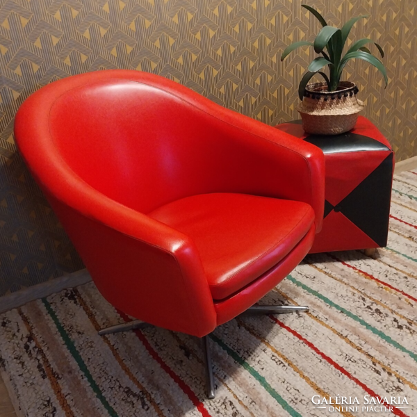 Retro, faux leather swivel chair!