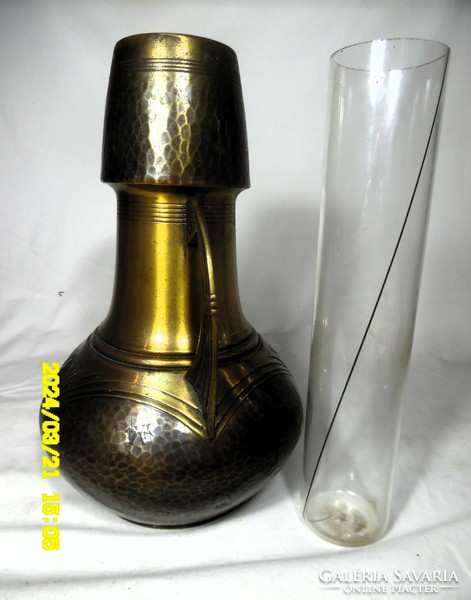Carl Deffner kézzel kalapált jugendstil réz váza eredeti(!) üvegbetétjével