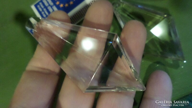 3 db 7 cm-es kristály egyben , dísznek , vagy pótlásra csillárhoz .