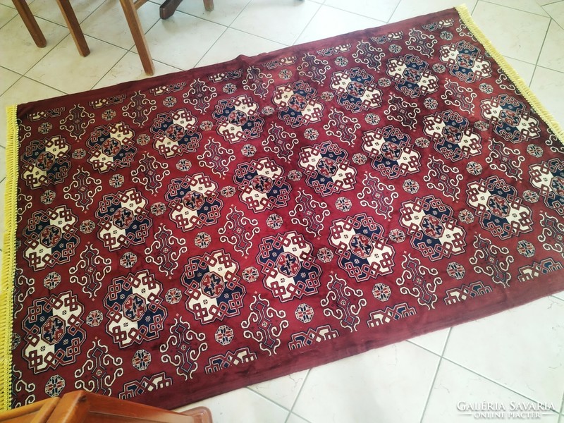 Caucasian pattern moquette tapestry with gold edging