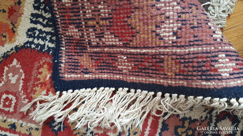 Középméretű kézi, gyapjú perzsaszőnyeg szép állapotú