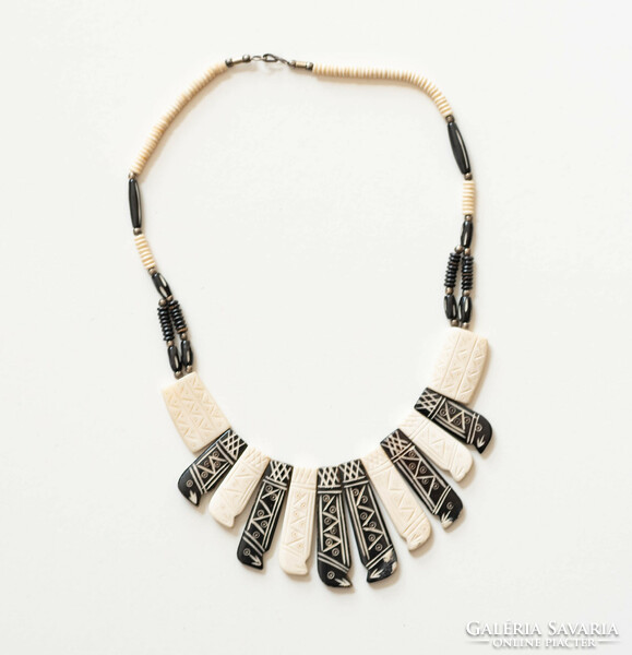 Vintage ethno necklace - carved and painted bone collier - bohemian ethno boho folk art indian inuit