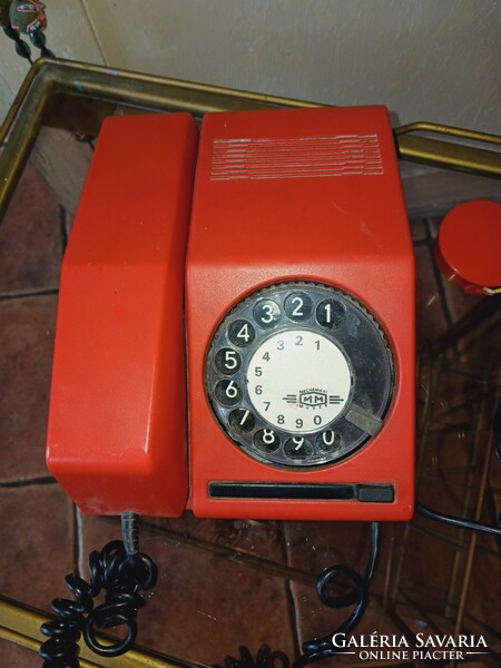 Red dial phone