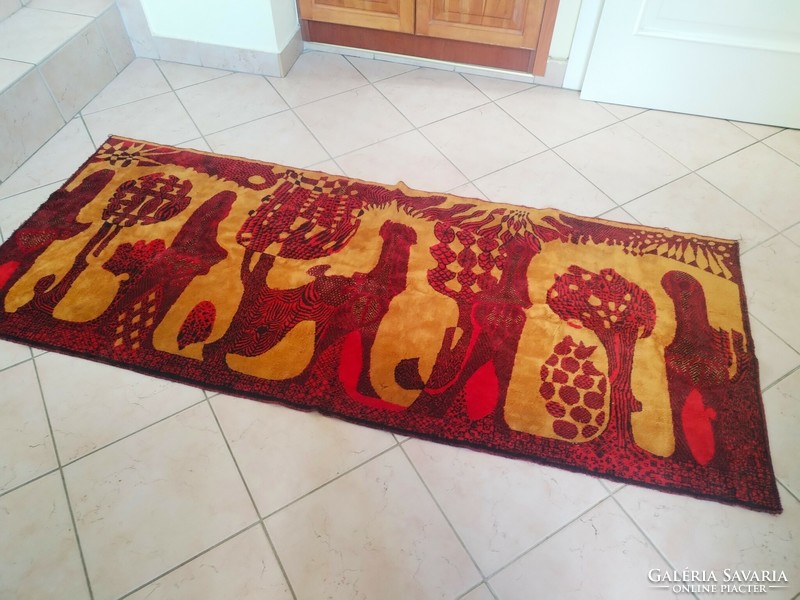 Abstract! Industrial art retro carpet wall protector