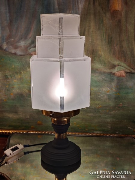 Artdeco style lamp with skycraper shade