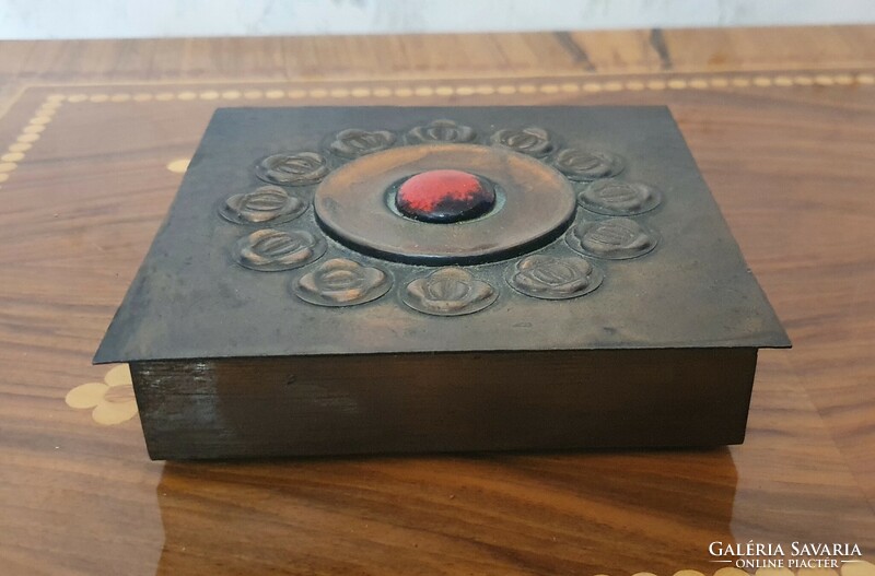 Art bronze small box 14x14