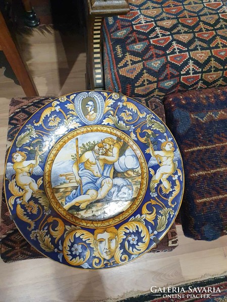 Italian majolica bowl. Very nice painting. Made in the middle of the 19th century. It is equipped with a sign. 35 cm