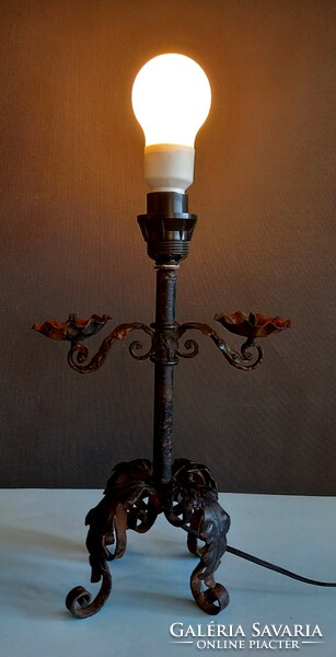 Hatalmas kovácsoltvas asztali lámpa antik ALKUDHATÓ design