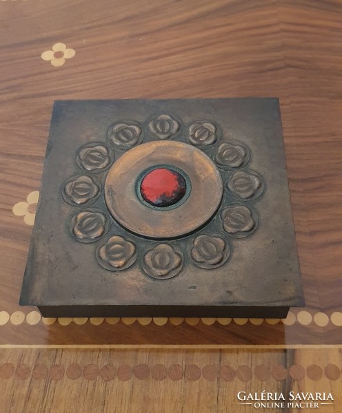 Art bronze small box 14x14