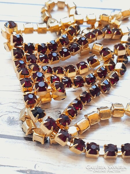 Necklace with burgundy crystal stones