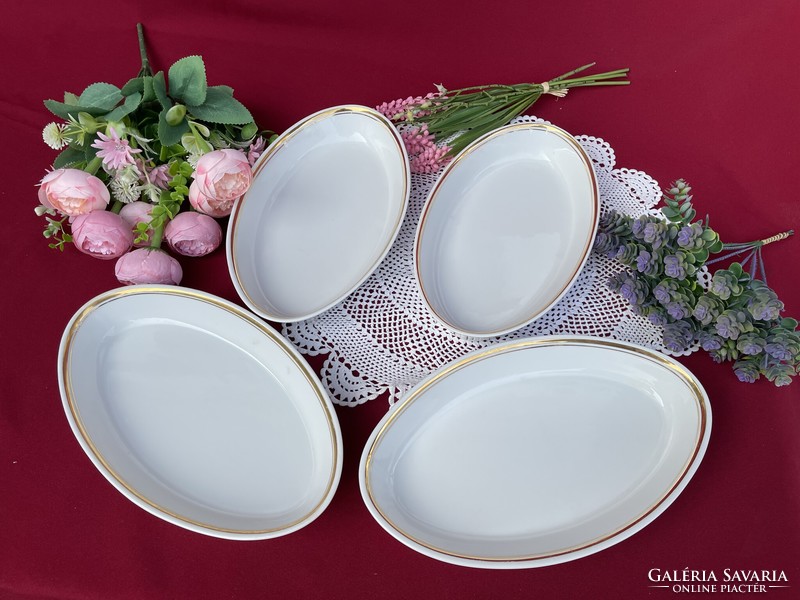 A small piece of nostalgia for steaks, offering a beautiful Plains canteen pattern gold-striped hot dog bowl