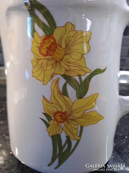 Alföldi retro porcelain daffodil pitcher in perfect condition 18.5 cm high