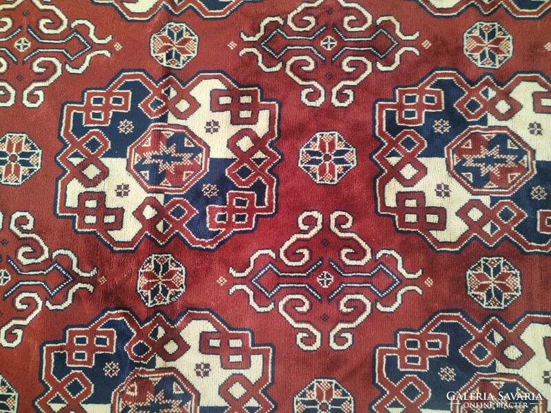 Caucasian pattern moquette tapestry with gold edging