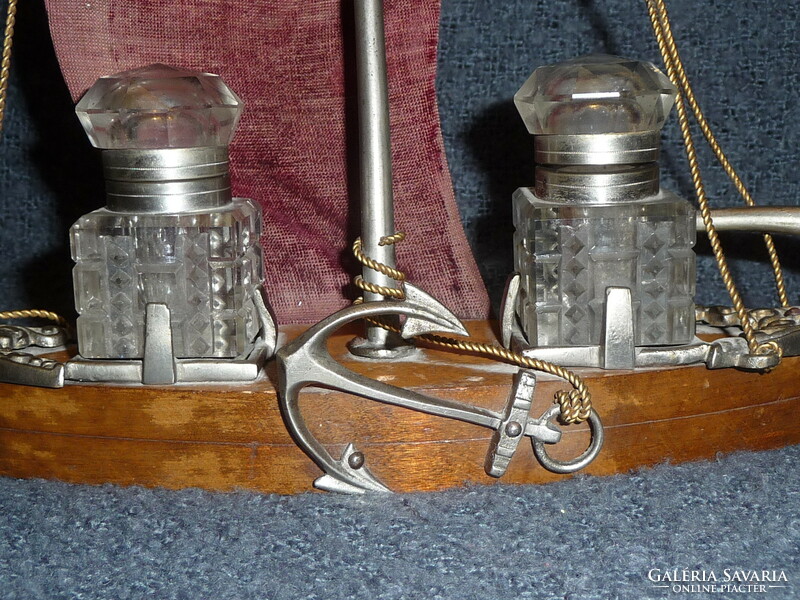 Antik tintatartó vitorlás hajó alakú tintatartó csiszolt üvegekkel különleges figurális tintatartó