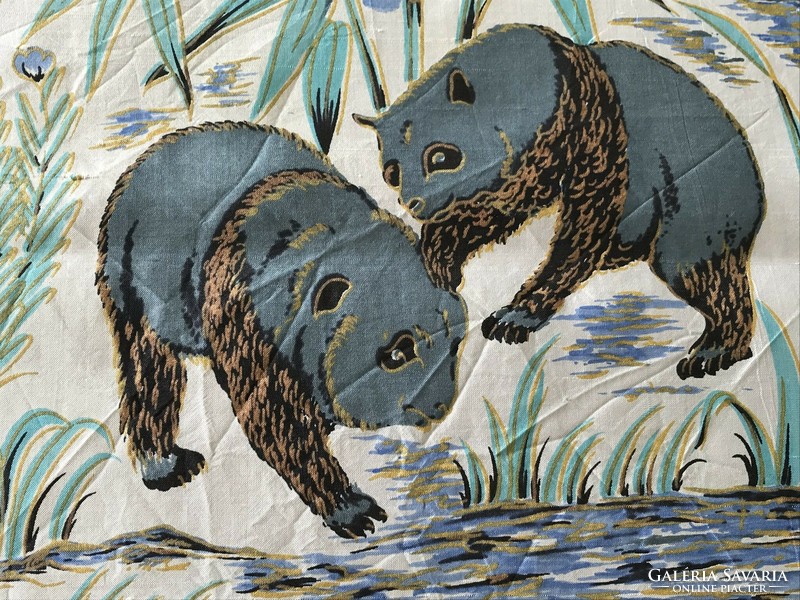 Kézzel festett thai selyemkendő koalákkal, szarvasokkal, 90 x 87 cm