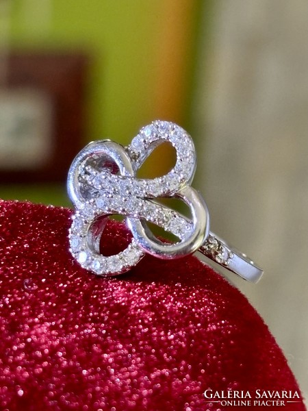 Fabulous silver ring, embellished with zirconia stones