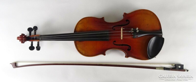 1P889 old Italian violin with case and strings