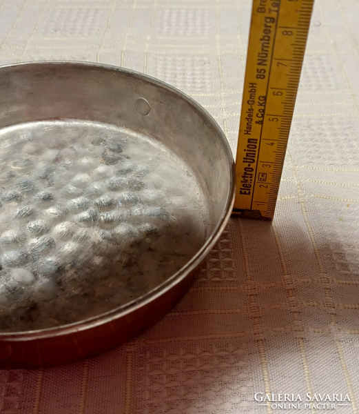 4 Red copper baking tins can be hung on the wall