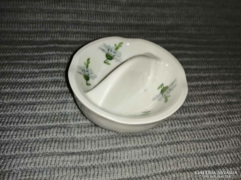 Tabletop porcelain salt shaker (a12)