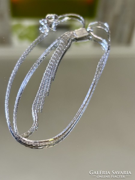 Káprázatos-kecses ezüst nyaklánc, nyakék Függővel ékesítve