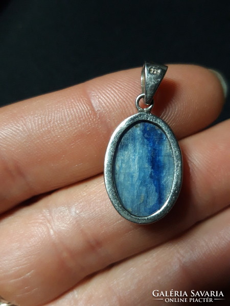 Silver pendant with kyanite stone