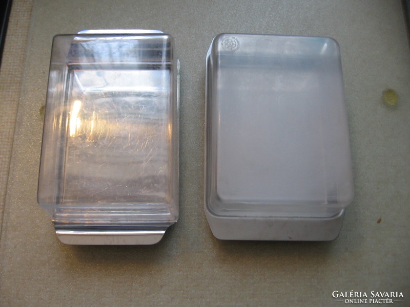 Stainless steel butter container, can be put in the fridge with a plastic lid, square