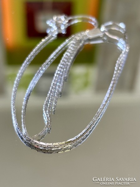 Káprázatos-kecses ezüst nyaklánc, nyakék Függővel ékesítve