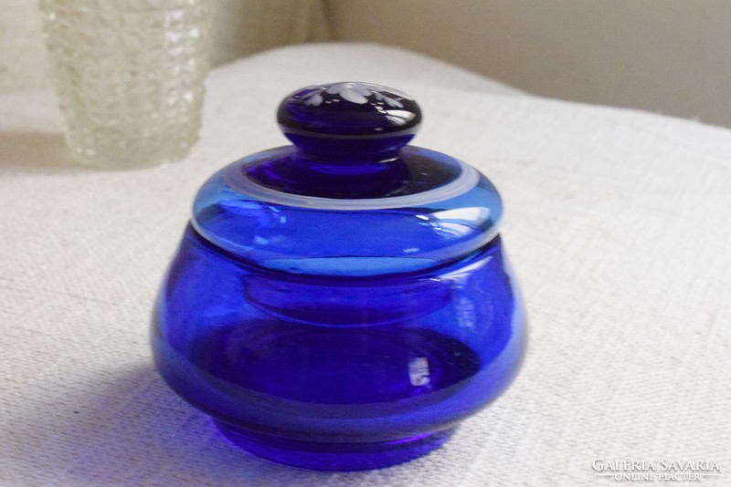 Régi üveg tálka , csiszolt talpú , öntött üveg és mintás fedő parádi kék 5,5 x 10,5 cm