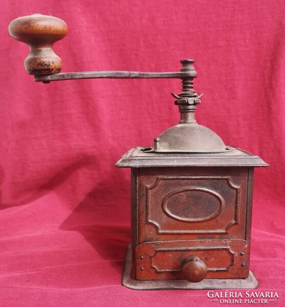 Antique coffee grinder. In extremely nice condition.