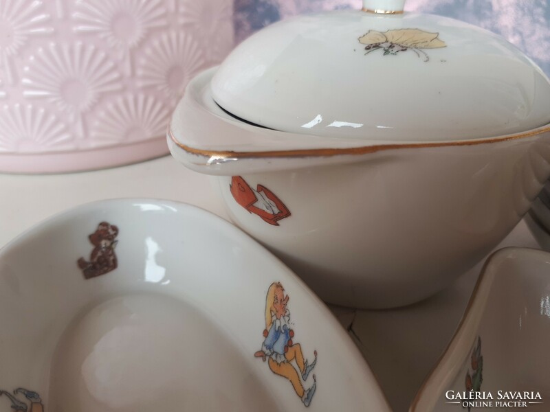 Doll porcelains with a fairy tale pattern from Raven House