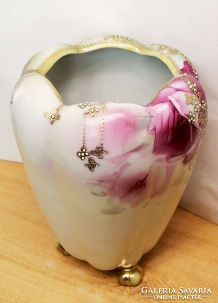 Rose vase standing on tulip-shaped legs with rich gilding