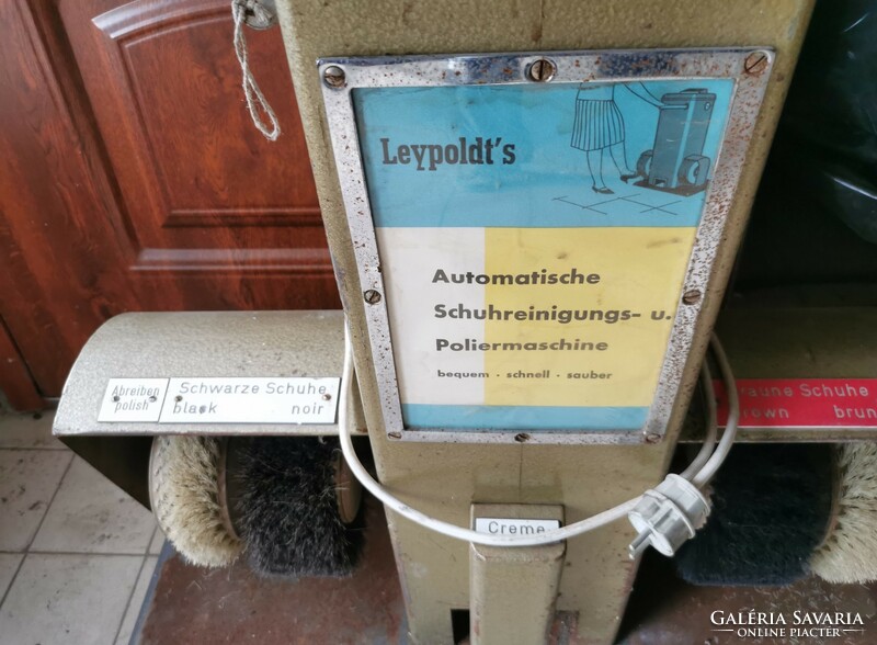 Old shoe cleaning machine