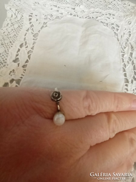 Modern handcrafted silver ring with pearls and roses for sale!