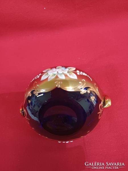 Bohemia üveg kosár,  kobalt kék, porcelán virágokkal