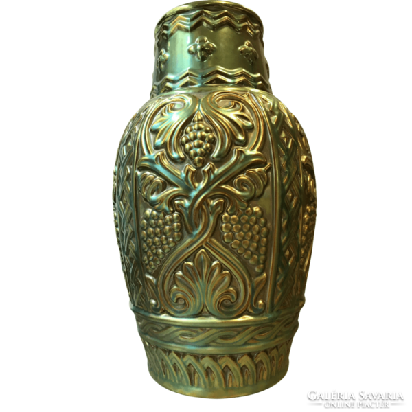 Zsolnay vase with grape motif m00231