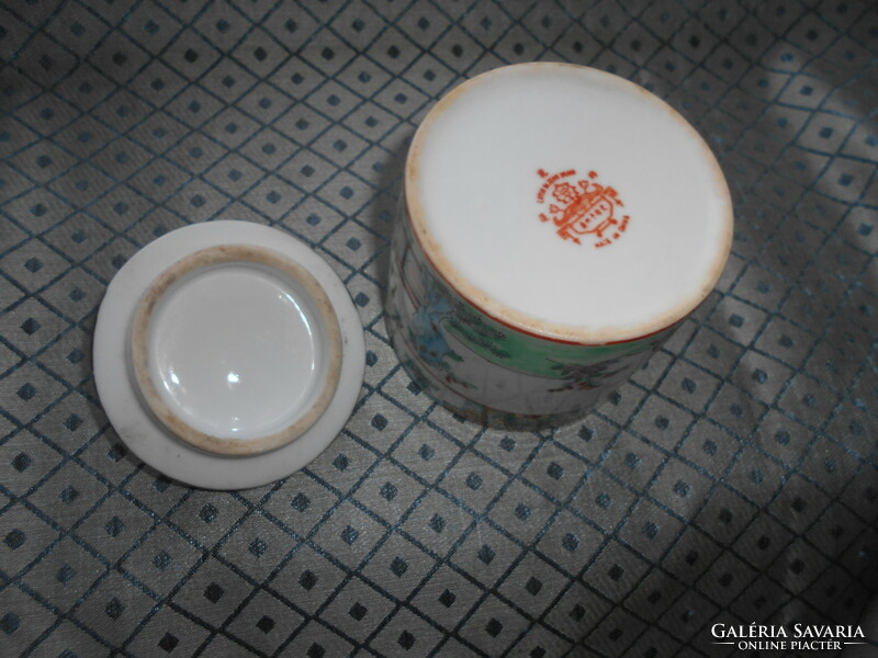 Kínai kézzel festett porcelán  doboz