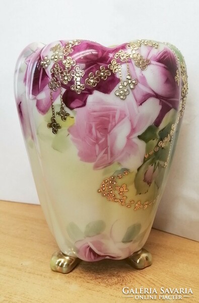 Rose vase standing on tulip-shaped legs with rich gilding