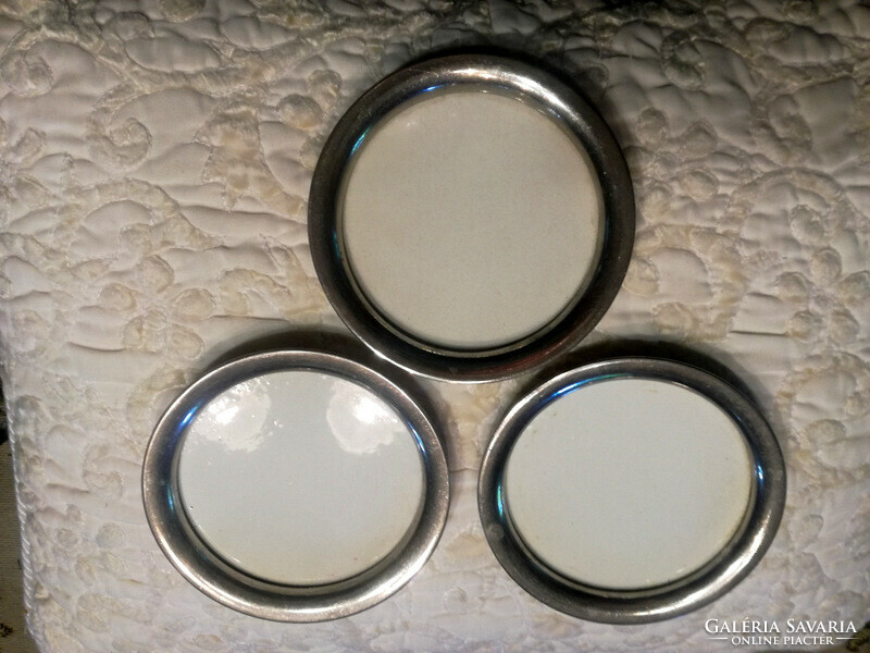 3 earthenware cup coasters in a metal frame - art&decoration