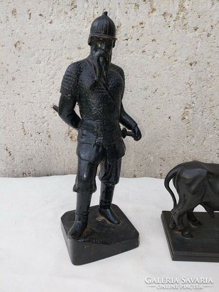Kaszli cast iron sculptures