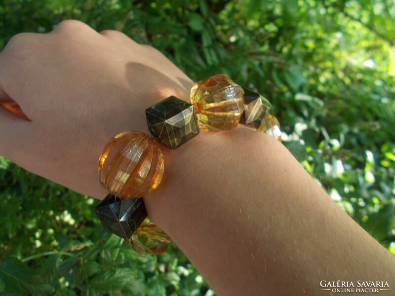 Women's bracelet with terracotta pattern