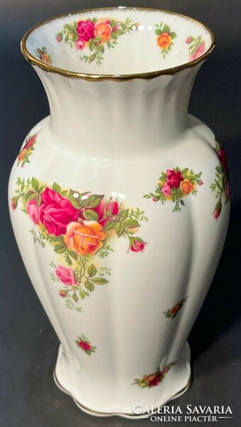 Royal albert old country roses vase