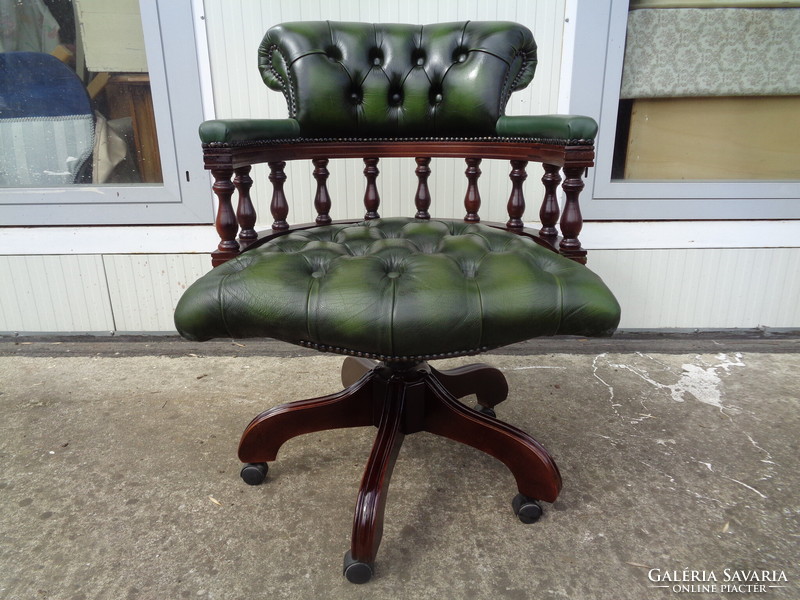 Chesterfield swivel chair