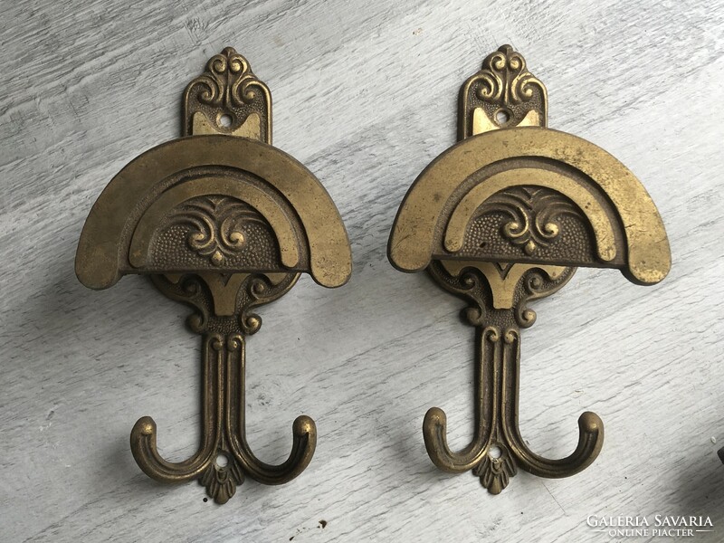 2 Pieces of old hat rack