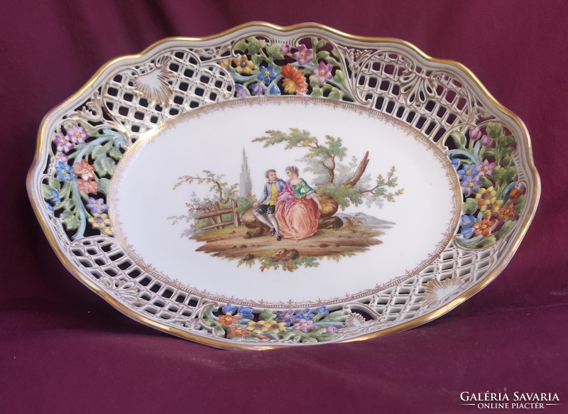 Decorative plate from Meissen. Large, hand-painted, 19th century.